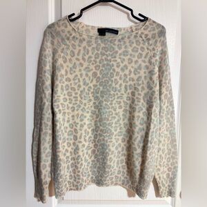 360 Cashmere Leopard Animal Print Lightweight Soft Ribbed Hem Sweater Size Small
